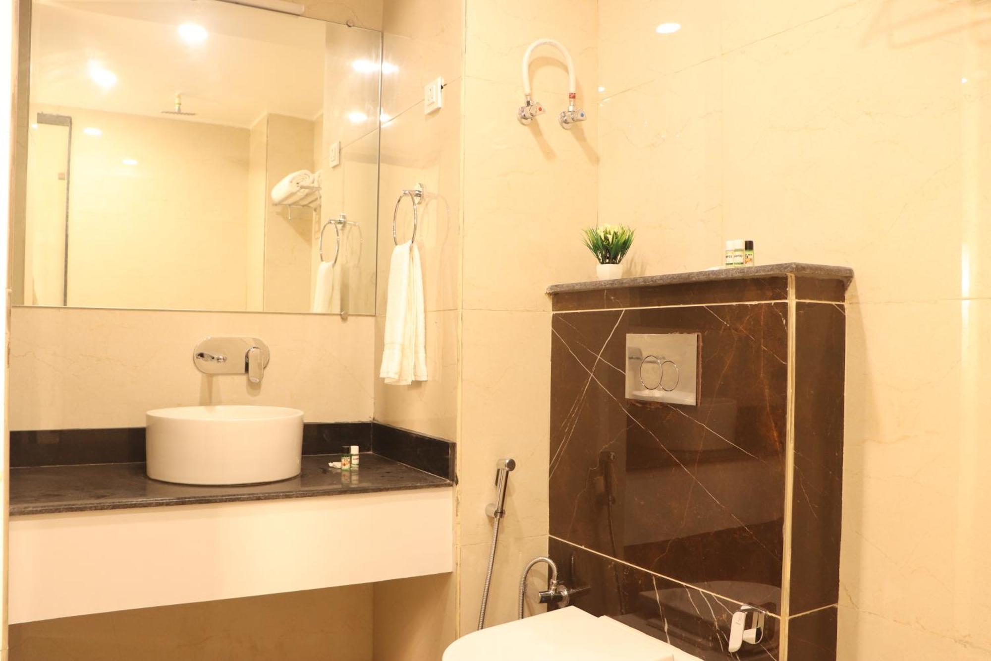Green Hotel - Behind Parmarth Niketan Rishīkesh Rom bilde